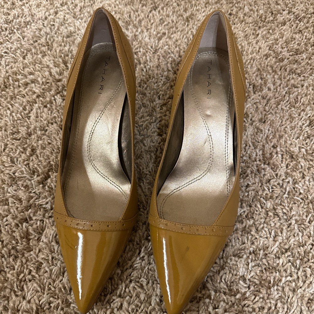 Tahari Women's Mustard Yellow Heels